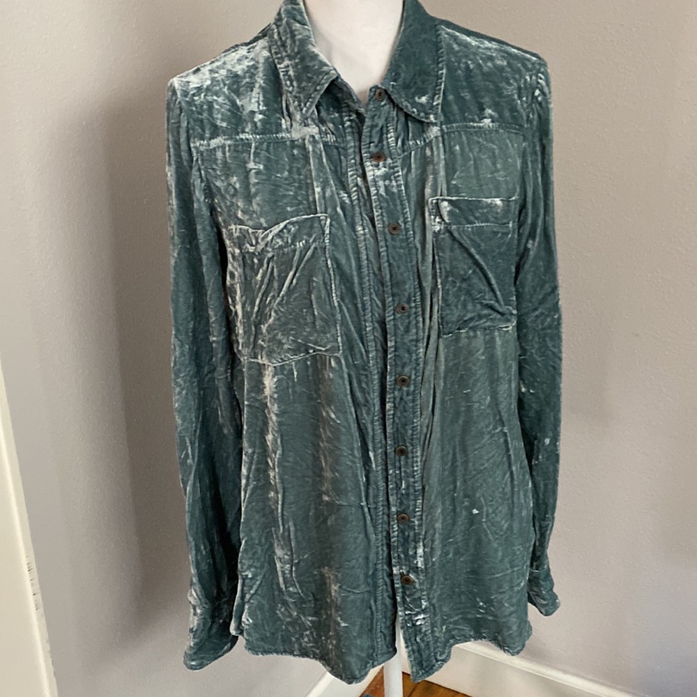Beautiful crushed velvet blue top